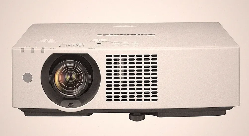 Panasonic PT-VMZ82EJ LCD Laser Beamer 8000 Lumen
