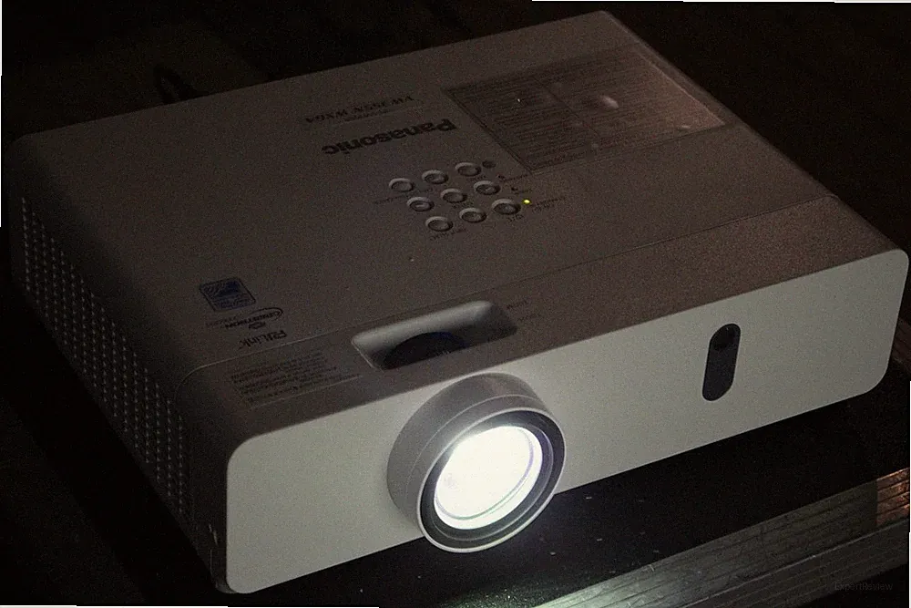 *Panasonic PT-VW355N*LCD-Beamer Projektor 4000 Ansi 10000:1 projector WXGA HDMI
