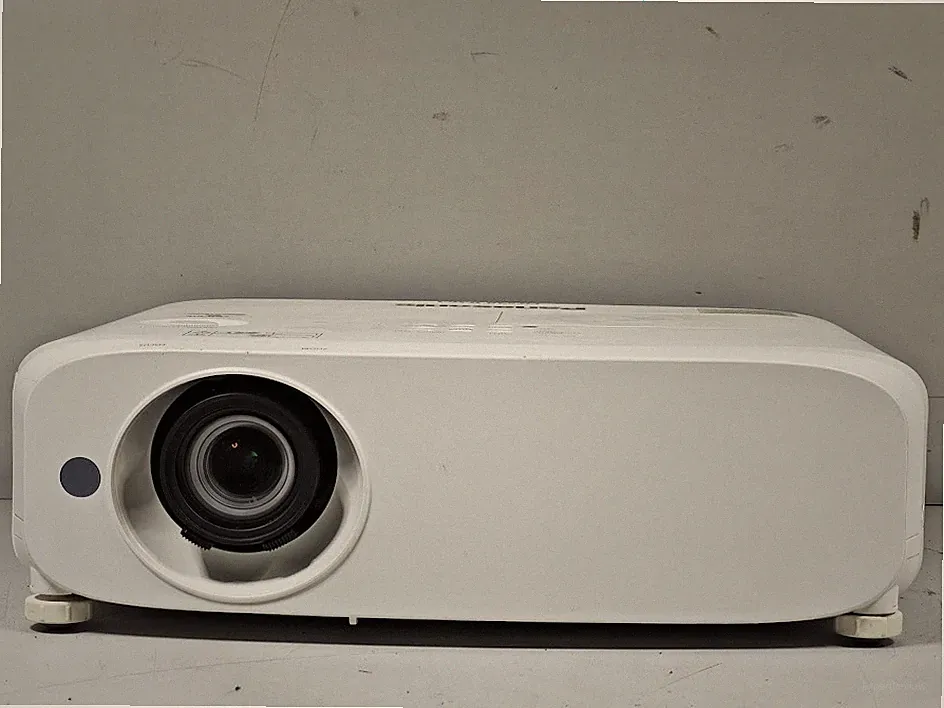 Panasonic PT-VW540 Projektor - Für Teile, Ohne Kabel