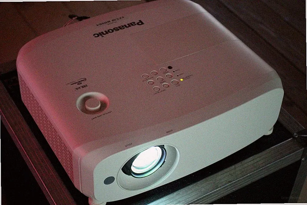 *Panasonic PT-VZ570*Beamer Projektor projector 4500Ansi 5000:1 WUXGA LensShift