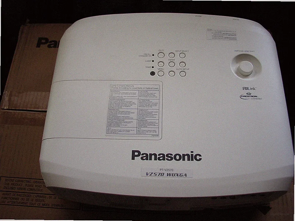 Panasonic V 570 WUXGA Videobeamer