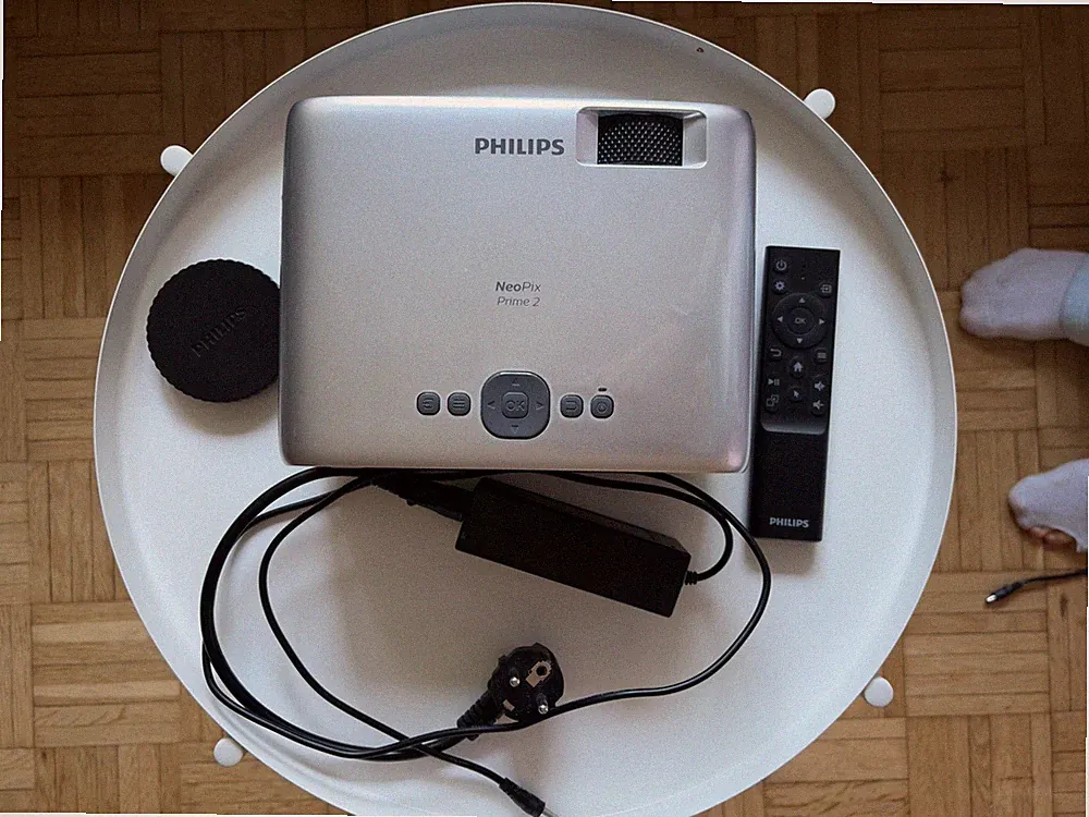 Philips NeoPix Prime 2 Projektor silber HDMI USB MicroSD VGA Lautsprecher