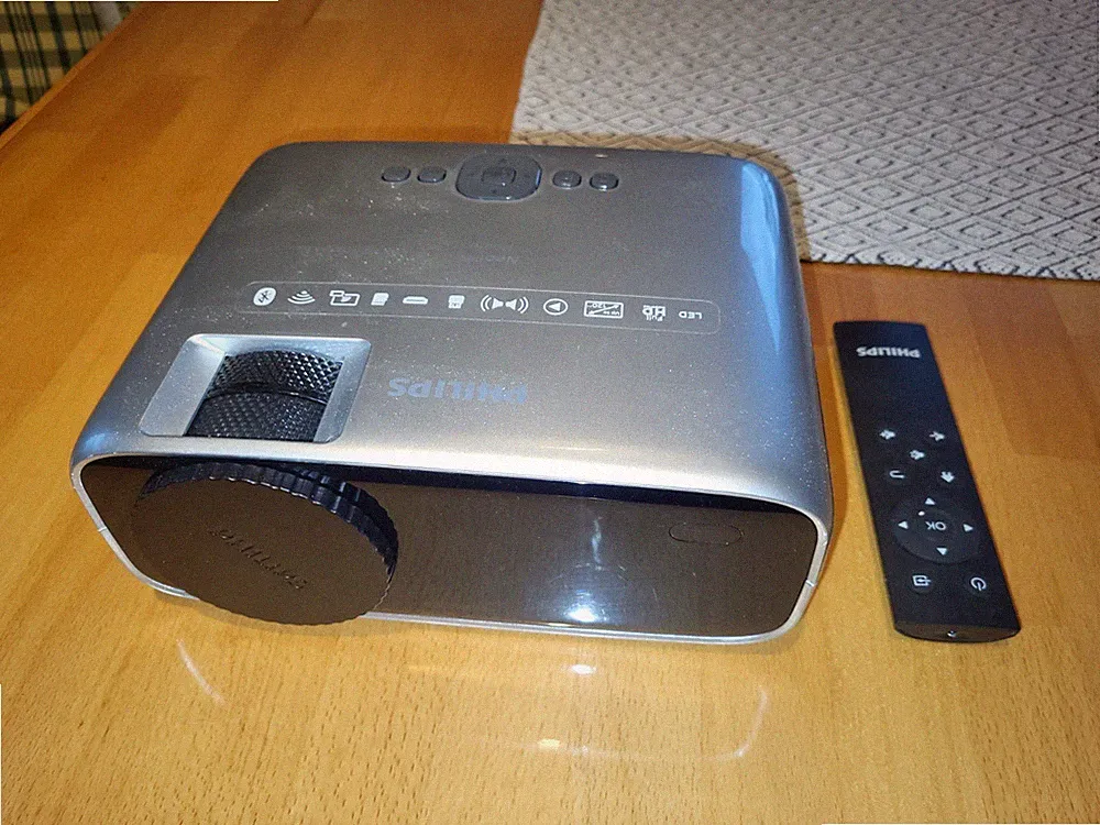 Philips NeoPix Prime LED Heimkino Beamer 1080p HDMI USB MicroSD grau FB