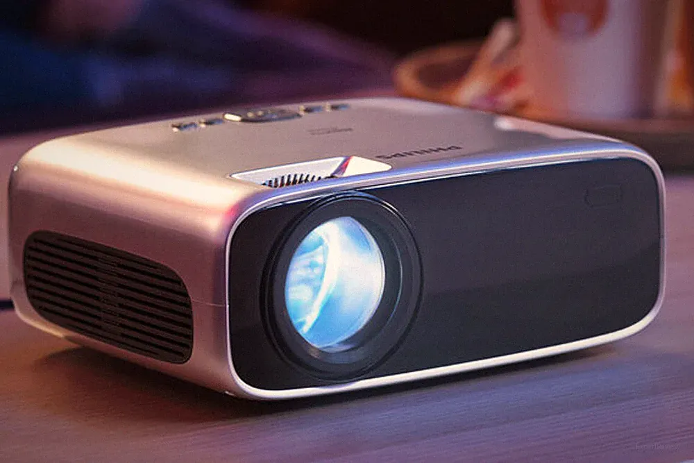Philips NeoPix Ultra One 1080p 100 Lumen Heimkino-Projektor (NPX641/INT)