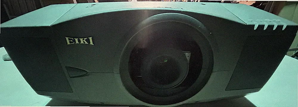 Profi-Beamer LCD-Projektor EIKI LC-XT3,10.000 Ansi-Lumen.
