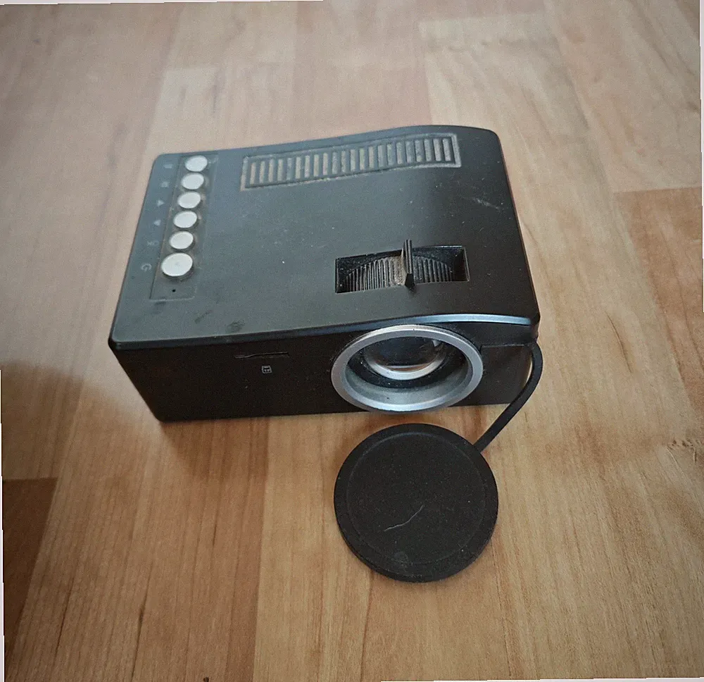 Projektor UC18 Portable Digital LED Projector AV VGA USB E4
