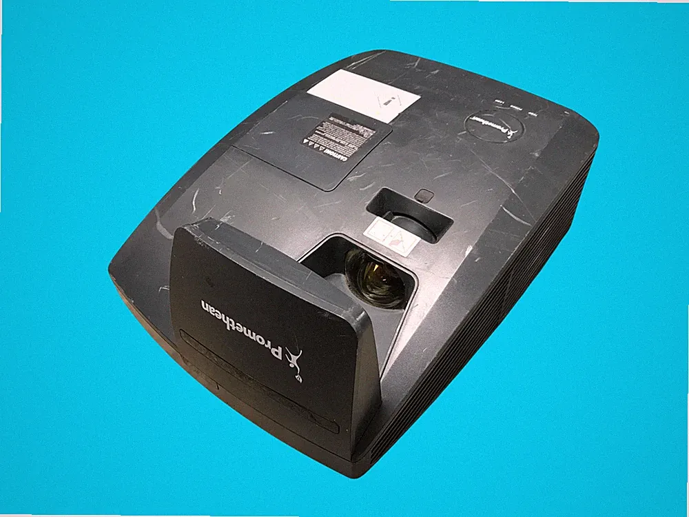 Promethean UST-P1 DLP Beamer 3300 ANSI Lumen, 5248 Std., Defekte Pixel