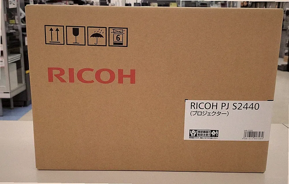 RICOH PJ-S2440 DLP Projektor 800x600 3000 Lumen unbenutzte Kamera