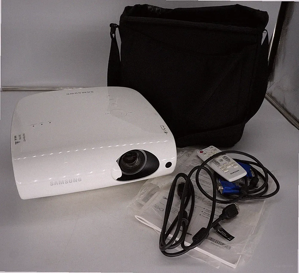 Samsung LCD-Projektor, Beamer SP L301W | mit Fernbedienung und Tasche