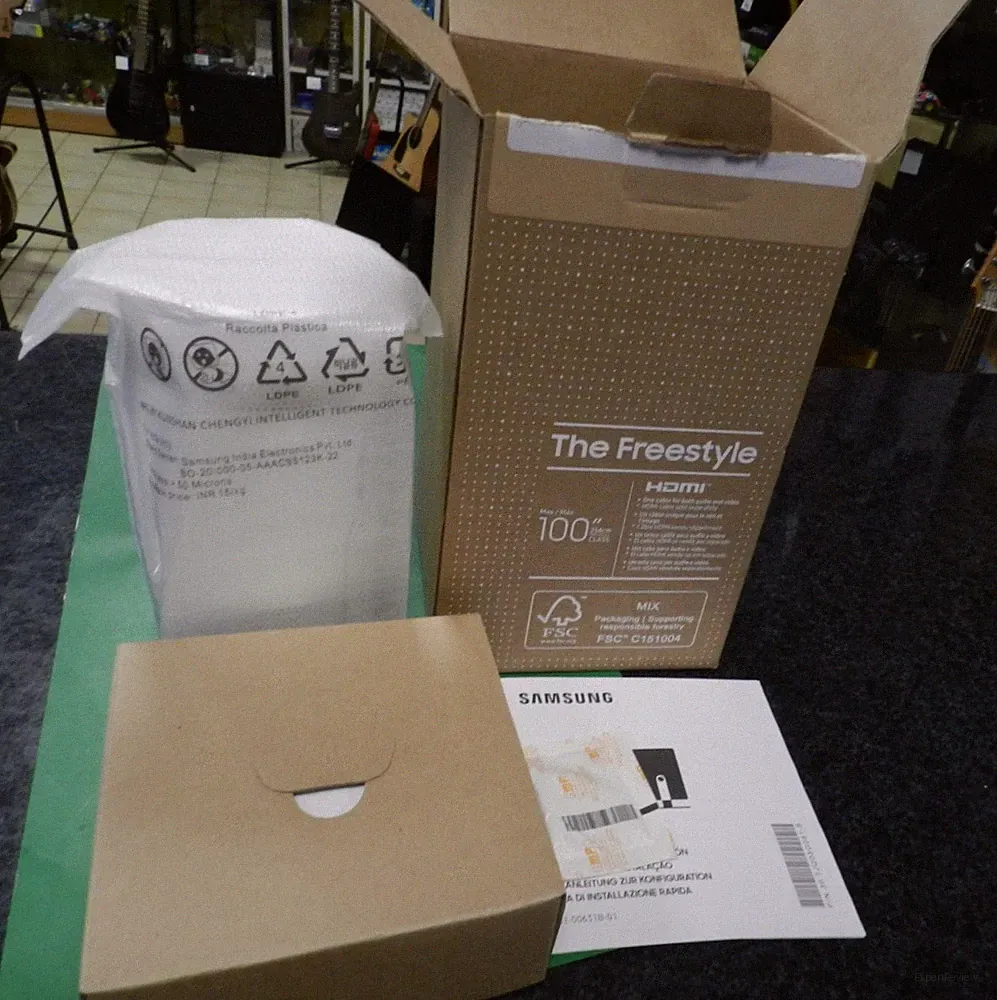 Samsung The Freestyle (2nd Gen.) LFF3C Mini-Beamer DLP-Beamer - Weiß