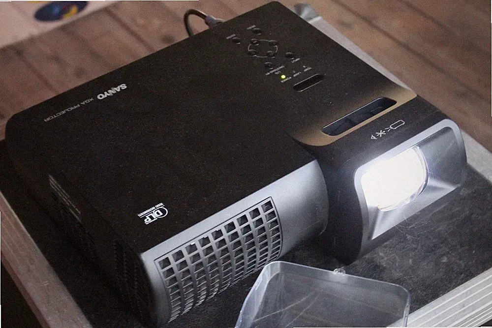 *Sanyo PDG-DXL100*Kurzdistanz-Beamer 0,6:1 UKD UST KD ST-projector Projektor