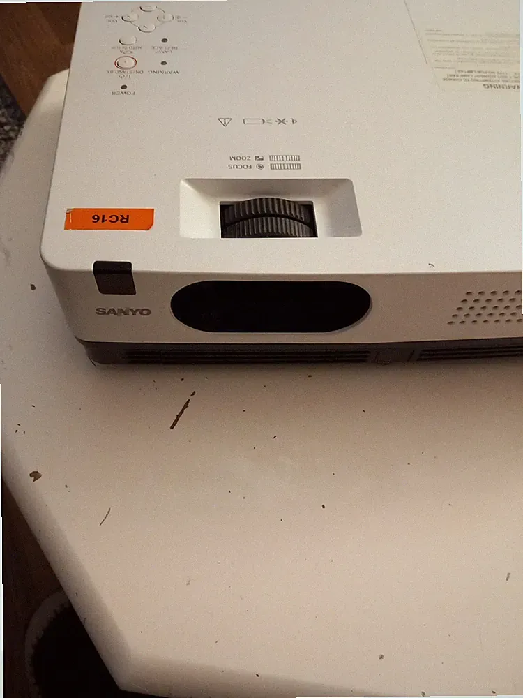 Sanyo PLC-XD2200 LCD-Projektor (4099 LAMPENSTUNDE)