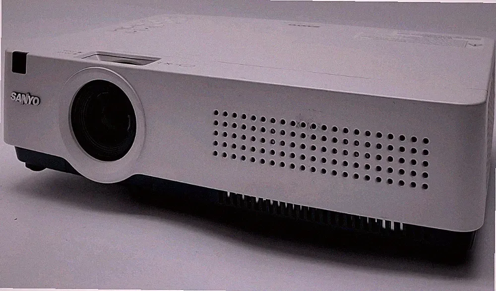 Sanyo PLC-XU300A Projektor - 1035 Stunden - gebraucht vollständig getestet & funktionsfähig