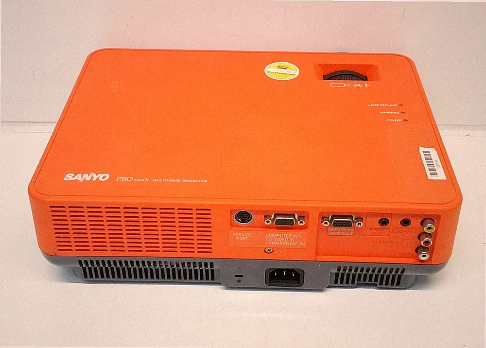 Sanyo Pro XtraX PLC-XE32 Beamer 2000 Lumen LCD 1024x768 VGA - vollständig getestet