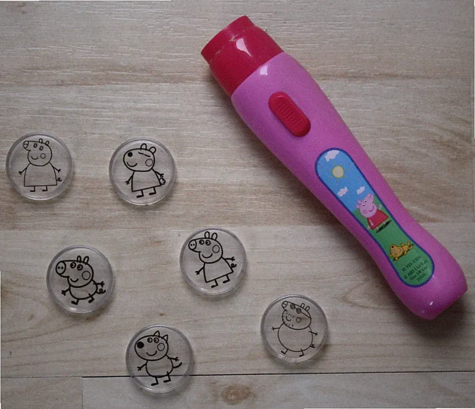 Simba * Peppa Pig * Peppa Wutz * LED Projektorlampe/Taschenlampe * 6 Aufsätze