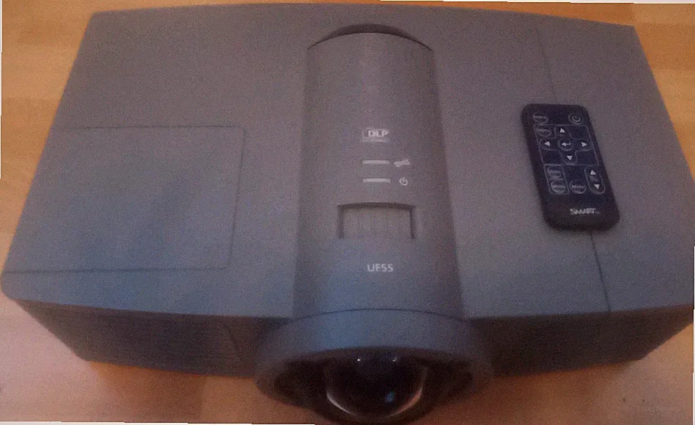 SMART UF55 Ultra-Kurzdistanz Beamer 2000ANSI/LU Lampe