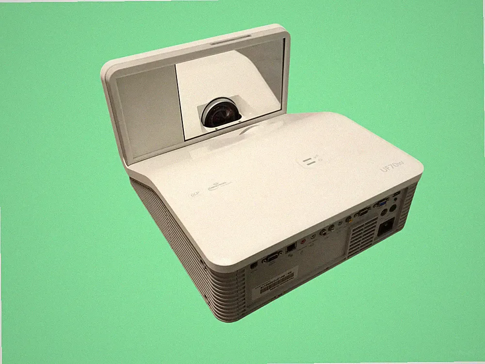 SMART UF70w DLP Kurzdistanz Beamer 3000 ANSI Lumen, 2226 Std, Verzerrtes Bild