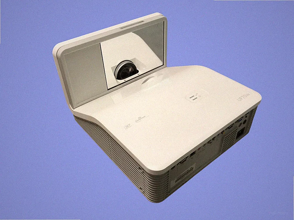 SMART UF70w DLP Kurzdistanz-Projektor 3000 ANSI Lumen, 2129 Std