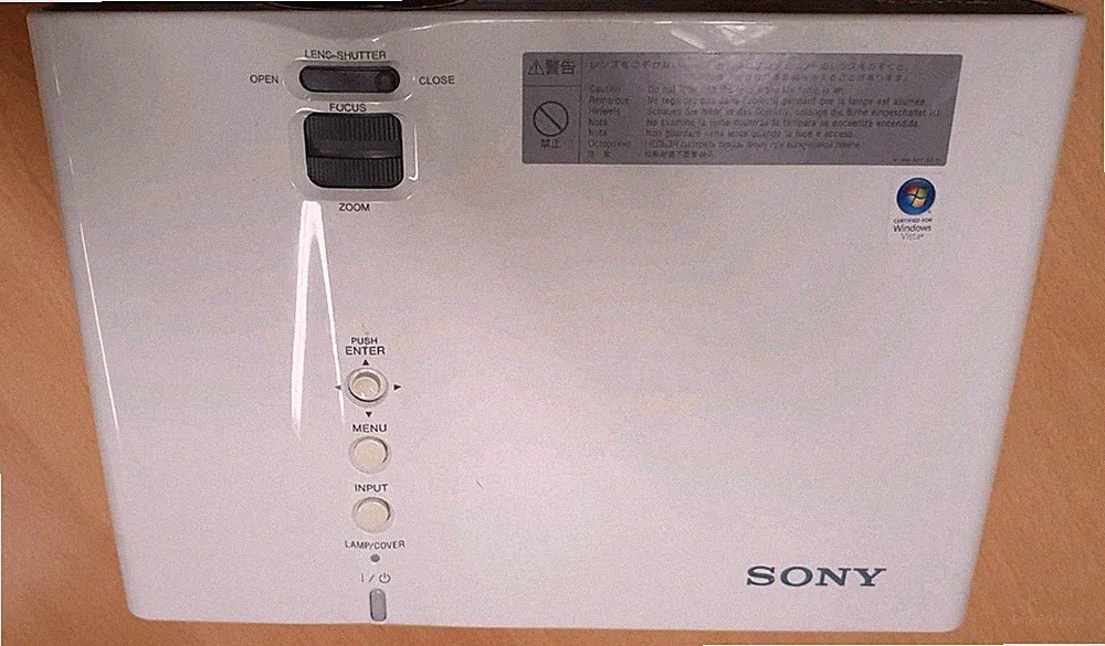 Sony Projektor - Beamer wie üblich Typisch Sony Klassiker und Qualität VPL-DX 15