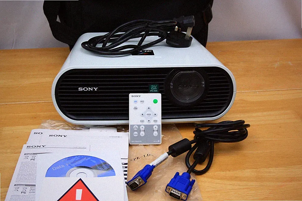 Sony VPL-ES5 3LCD SVGA Datenprojektor Fernbedienung VGA Kabel Handbücher getestet funktioniert