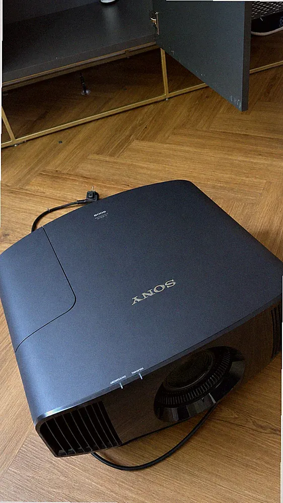 Sony VPL-VW270ES 4K Heimkino-Beamer - Top Bildqualität