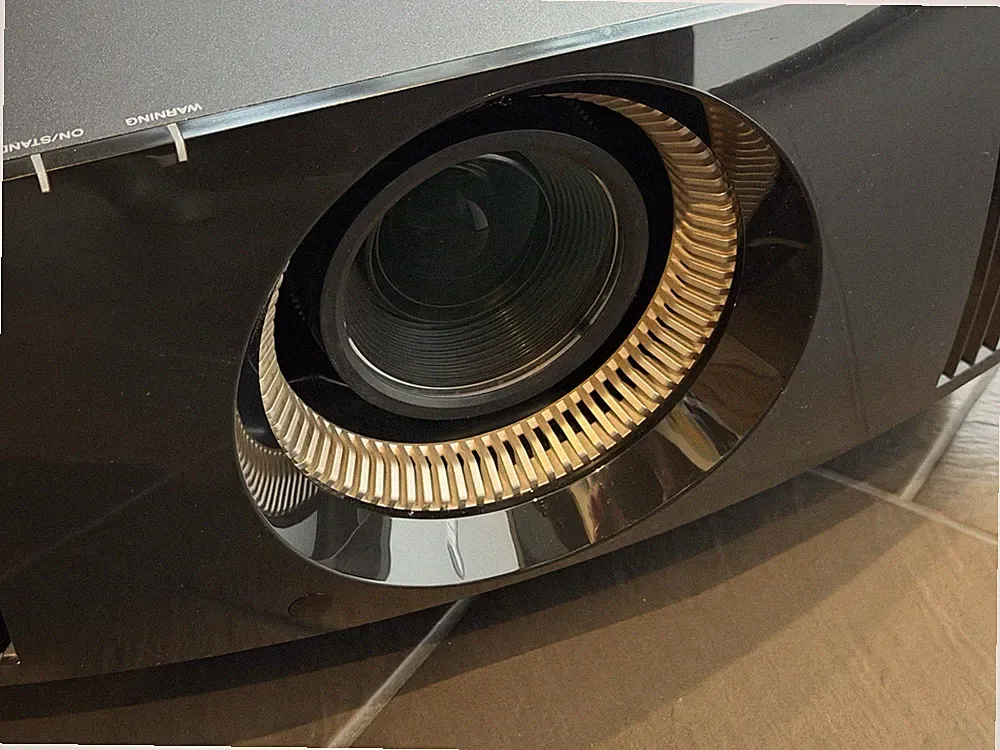 Sony VPL-VW590ES Beamer Heimkinoprojektor 4K 3D HDR kalibriert inkl. 3D Brillen