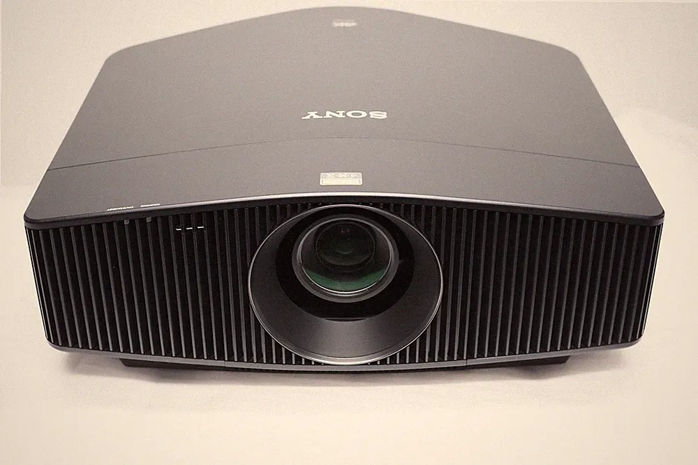 Sony VPL-VW775 4K HDR Heimkino-Projektor mit Box Fernbedienung Kabel gebrauch...