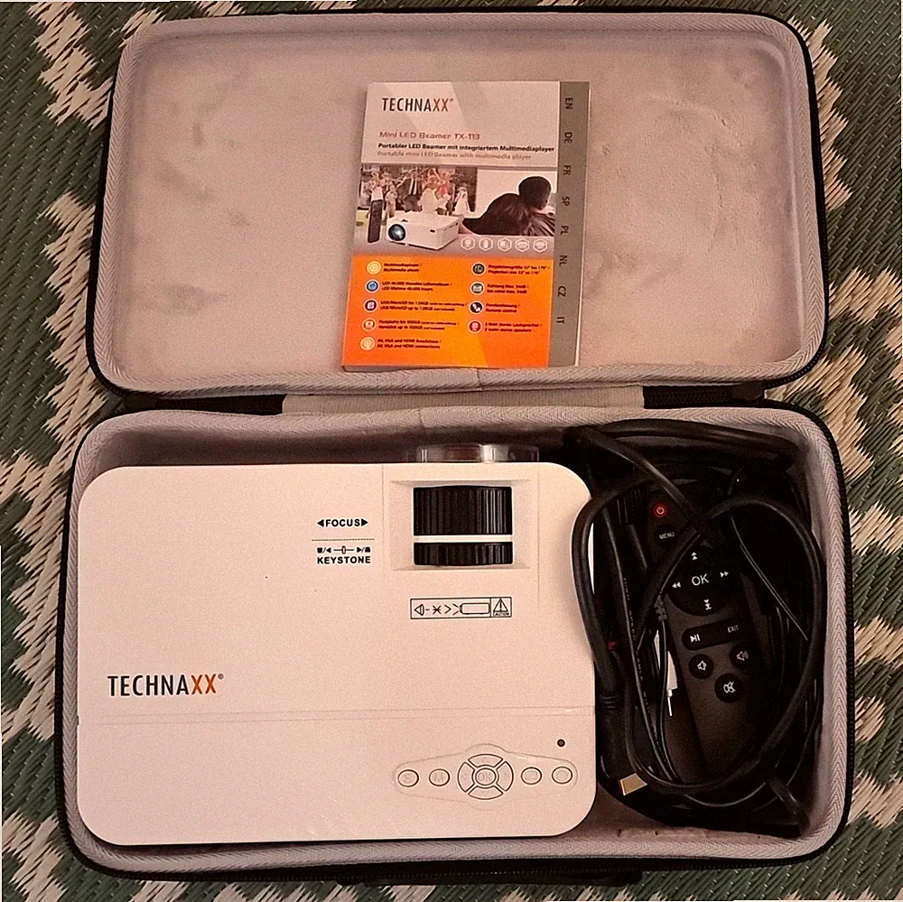 Technaxx TX-113 LCD Beamer 800x480 16:9 HDMI USB AV VGA SD Tasche FB