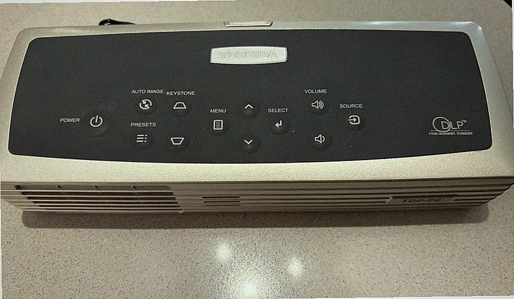 Toshiba TDP-P6 DLP Mini Projektor Beamer Top