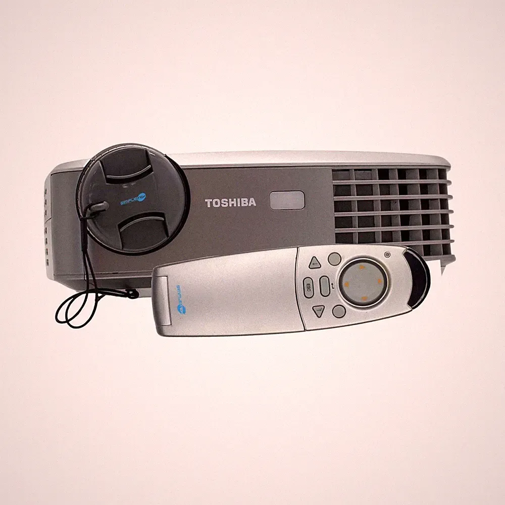 TOSHIBA TDP-P8 Mini DLP Beamer 1500 ANSI 4:3 VGA S-Video USB Fernbedienung