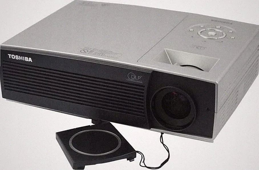 Toshiba TDP T95 Business Beamer XGA 2.112 Arbeitsstunden #252