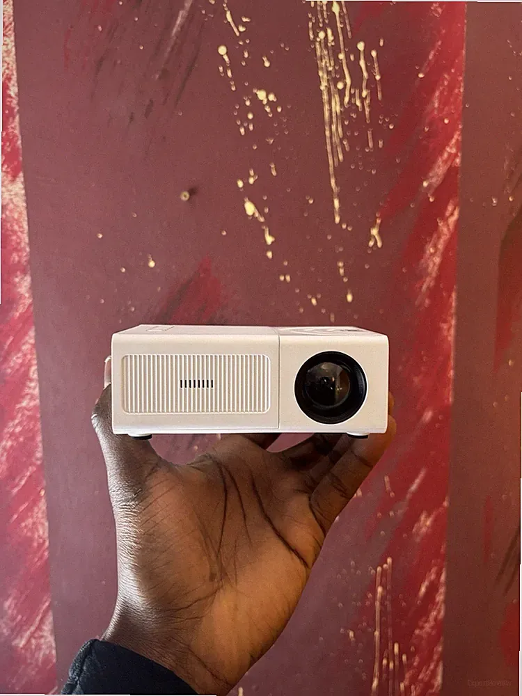 Tragbarer Mini-Beamer / Mini-Full-HD-Projektor, 900 Lumen, HDMI-Anschluss, USB