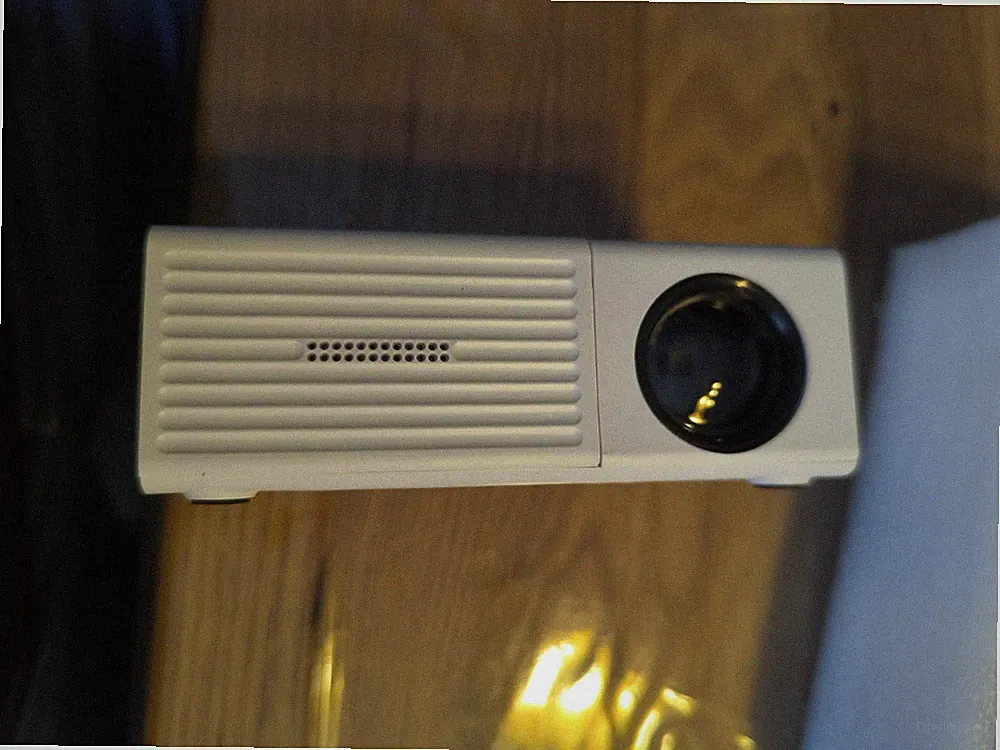 Tragbarer Mini-Beamer / Mini-Full-HD-Projektor, 900 Lumen, HDMI-Anschluss, USB
