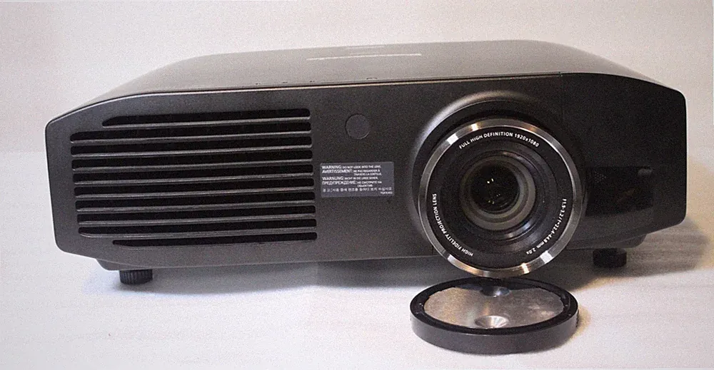 Videoprojektor Panasonic PT-AT6000E HDMI 3 LCD Full HD VGA 16:9 3D