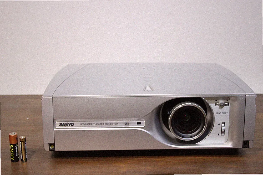 Videoprojektor SANYO PLV-Z3 HDMI 3 LCD Full HD HDMI 16:9 1280x720 TOP