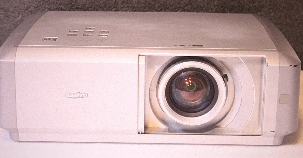 Videoprojektor SANYO PLV-Z4 HDMI 3 LCD Full HD HDMI 16:9 1280x720 TOP