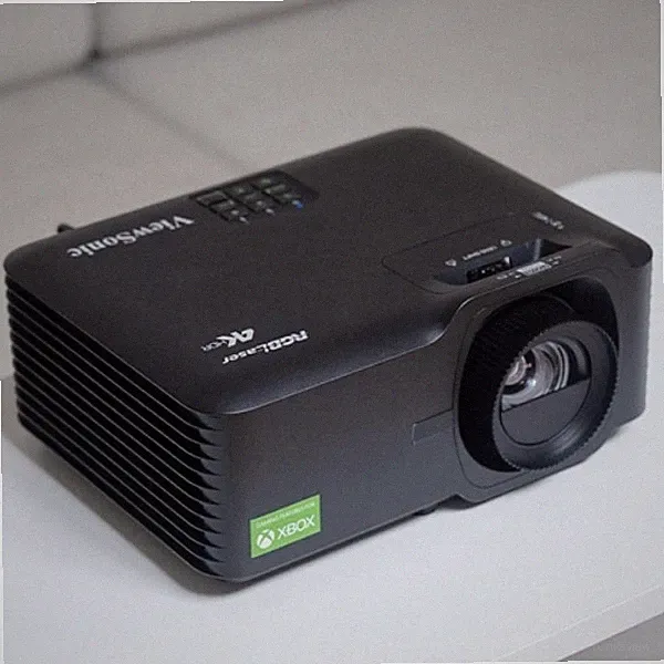 ViewSonic LX700-4K RGB / Heimprojektor / 4K Laser 5.200 RGB Laser Lumen 300 Zoll
