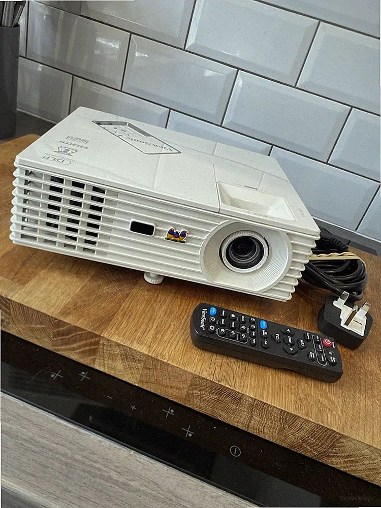 ViewSonic PJD5234L DLP-Projektor VS14930 XGA 3000 Lumen HDMI 3D mit Fernbedienung
