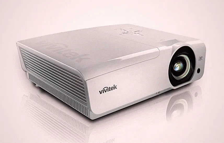 Vivitek Beamer D968U-WT 4800 Lumen HD 3D WUXGA DLP 16:10 meist 2228£!