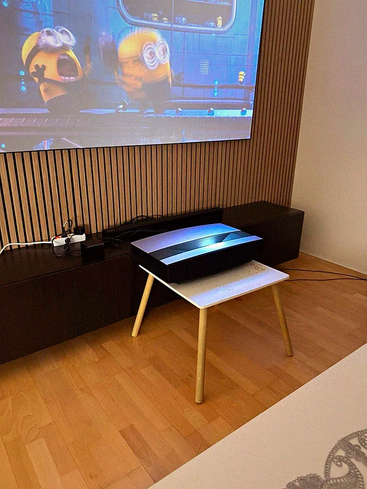 XGIMI 4K UST Laser Heimkino-Beamer Desktop Projektor Silber/Schwarz