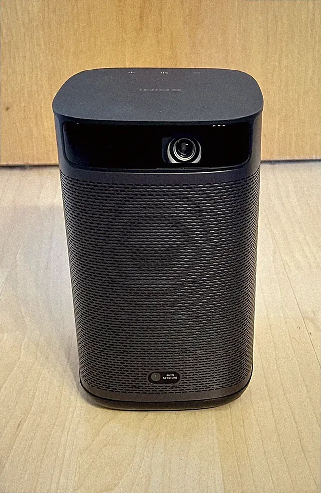 XGIMI MoGo Pro+ Full HD Akku-Beamer kaum benutzt (max. 20 Std.) Top Zustand. OVP