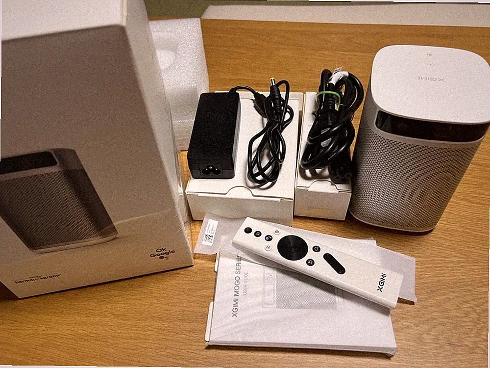 XGIMI Mogo Pro Projektor Harman Kardon White Mesh mit Fernbedienung & Netzteil