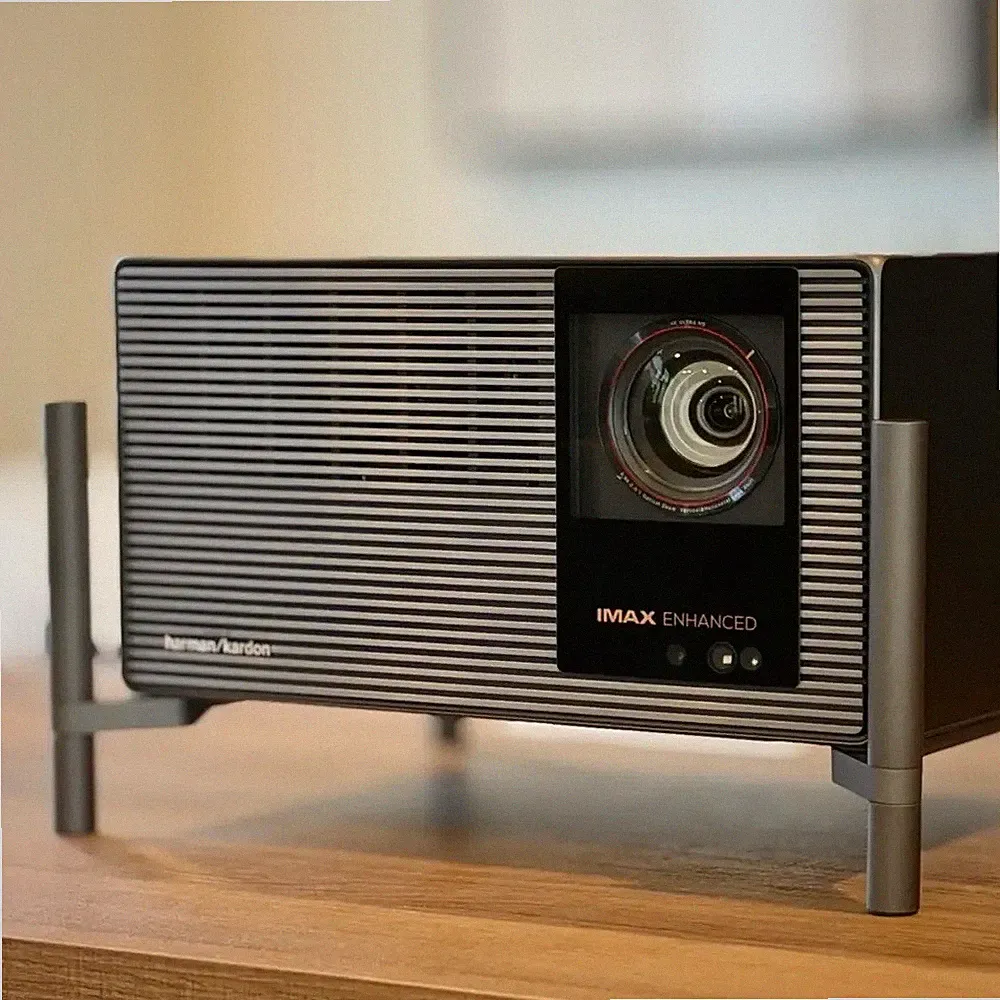 Xgimi Titan Noir Max / RGB Trible Laser / Wie Neu / Vorführbereit