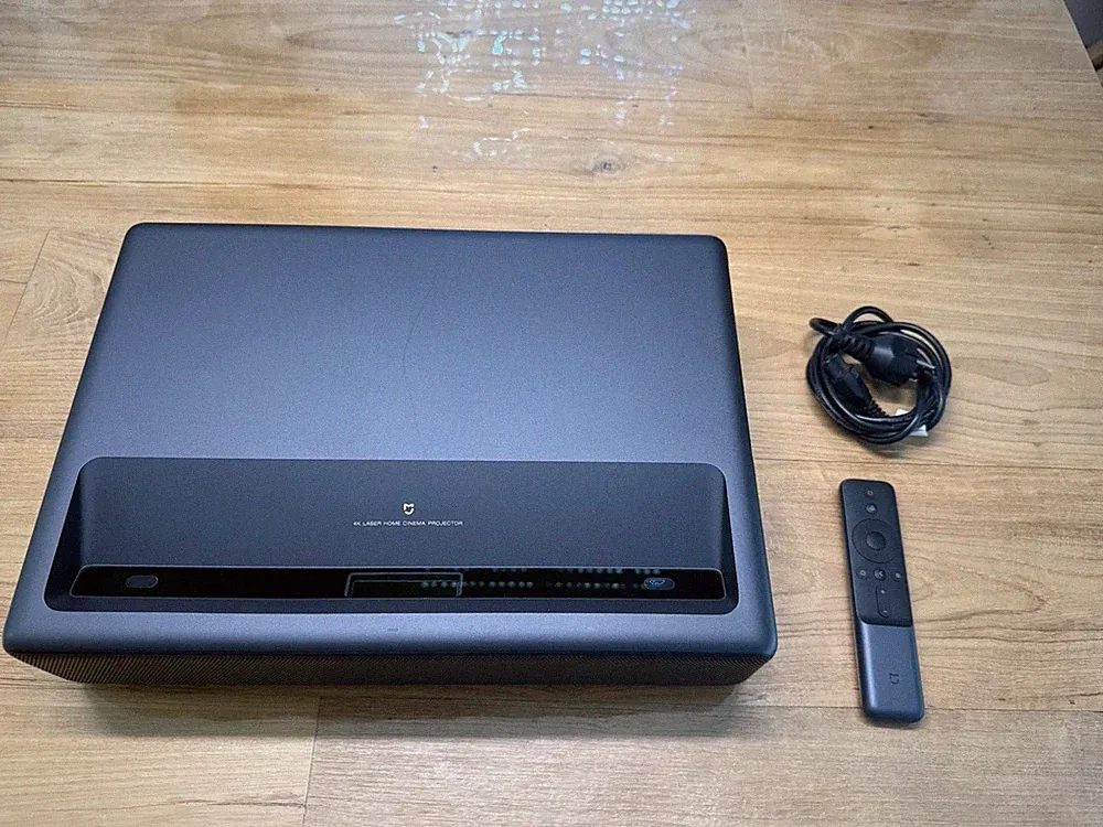 Xiaomi Mi 4K Laser 150 Zoll Ultrakurzdistanz – sehr guter Zustand