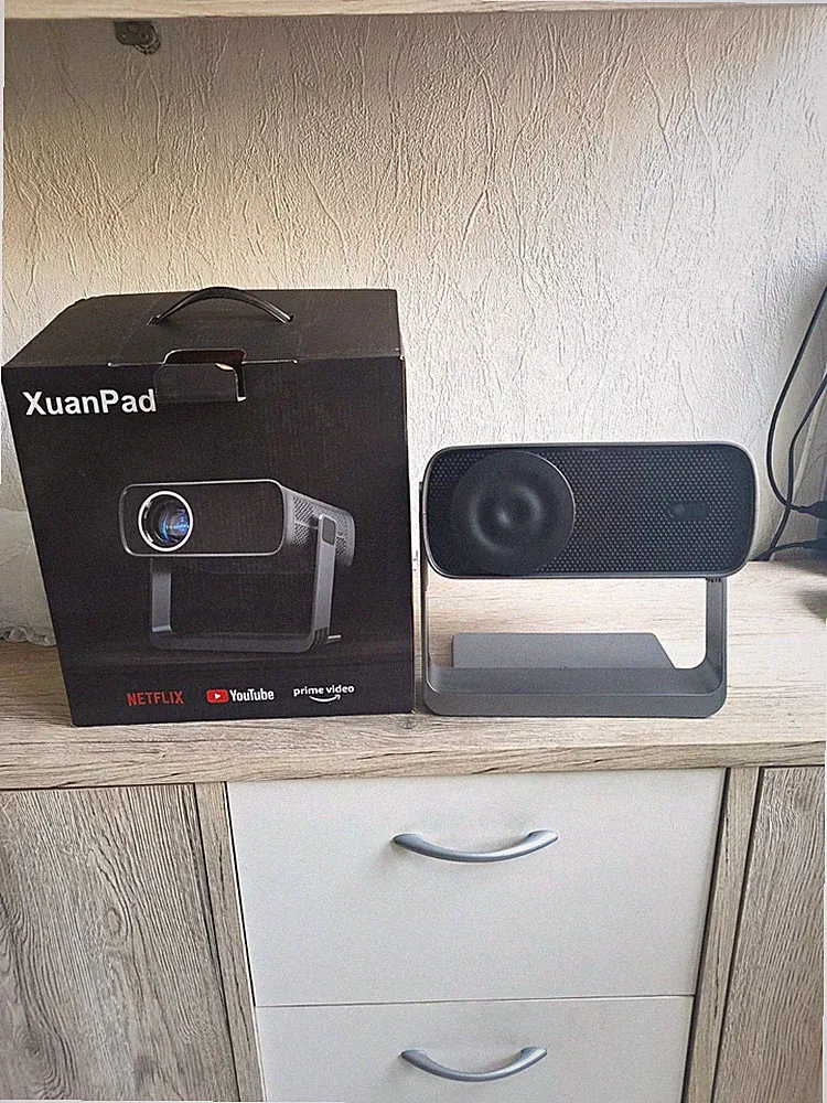 XuanPad Heimkino-Beamer Projektor Desktop grau mit Standfuß OVP