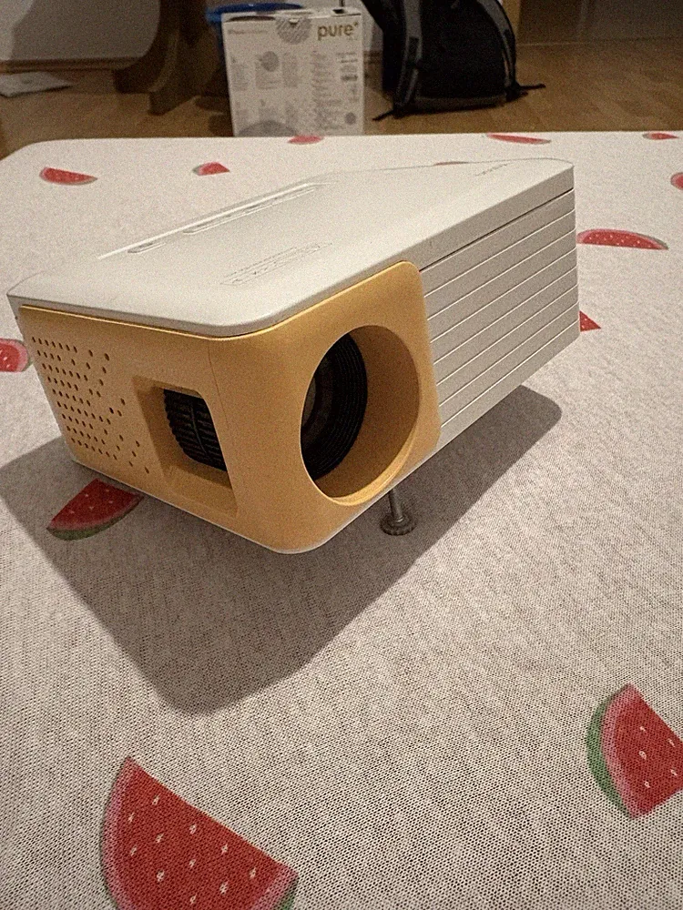 Yoton Y3 Mini-Beamer (7500 Lumen, HD-Ready, 720 p, 1080 p-kompatibel) mit HDMI